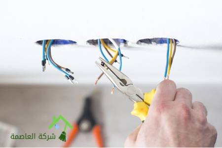 شركة صيانة منازل بالرياض بخصم 25 % | اتصل الان A-home-electrician-technician-in-Riyadh